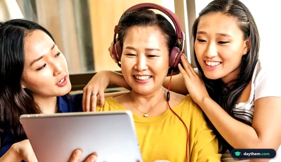 Gia đình gồm bố mẹ và con gái cùng ngồi xem thông tin tuyển sinh lớp 10 trên màn hình máy tính bảng.